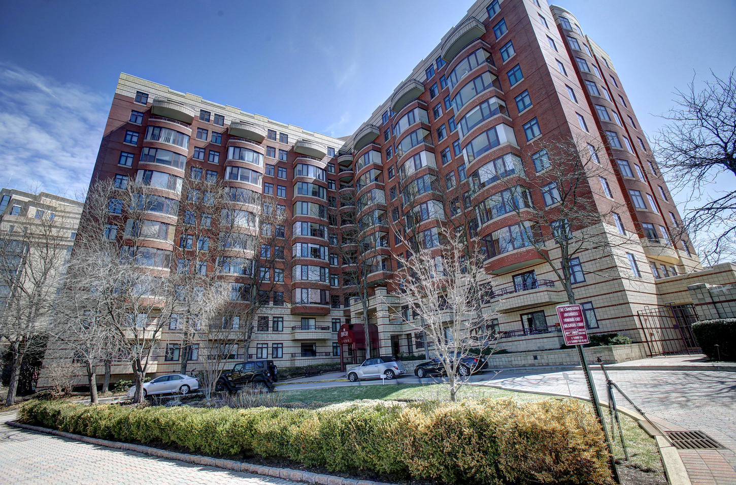 Charleston – Arlington VA Condos | Every building. Every listing.