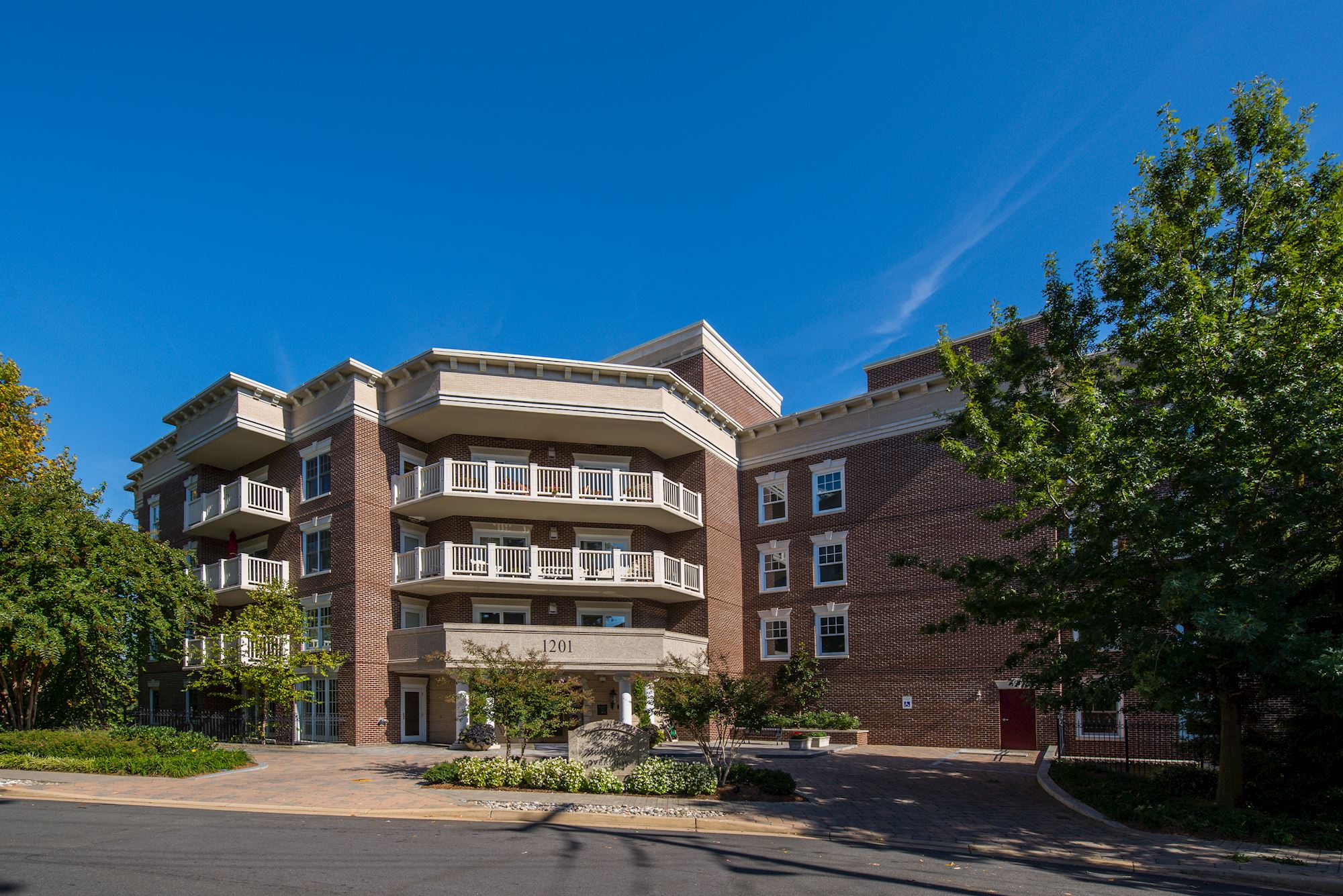 Memorial Overlook – Arlington VA Condos | Every Building. Every Listing.