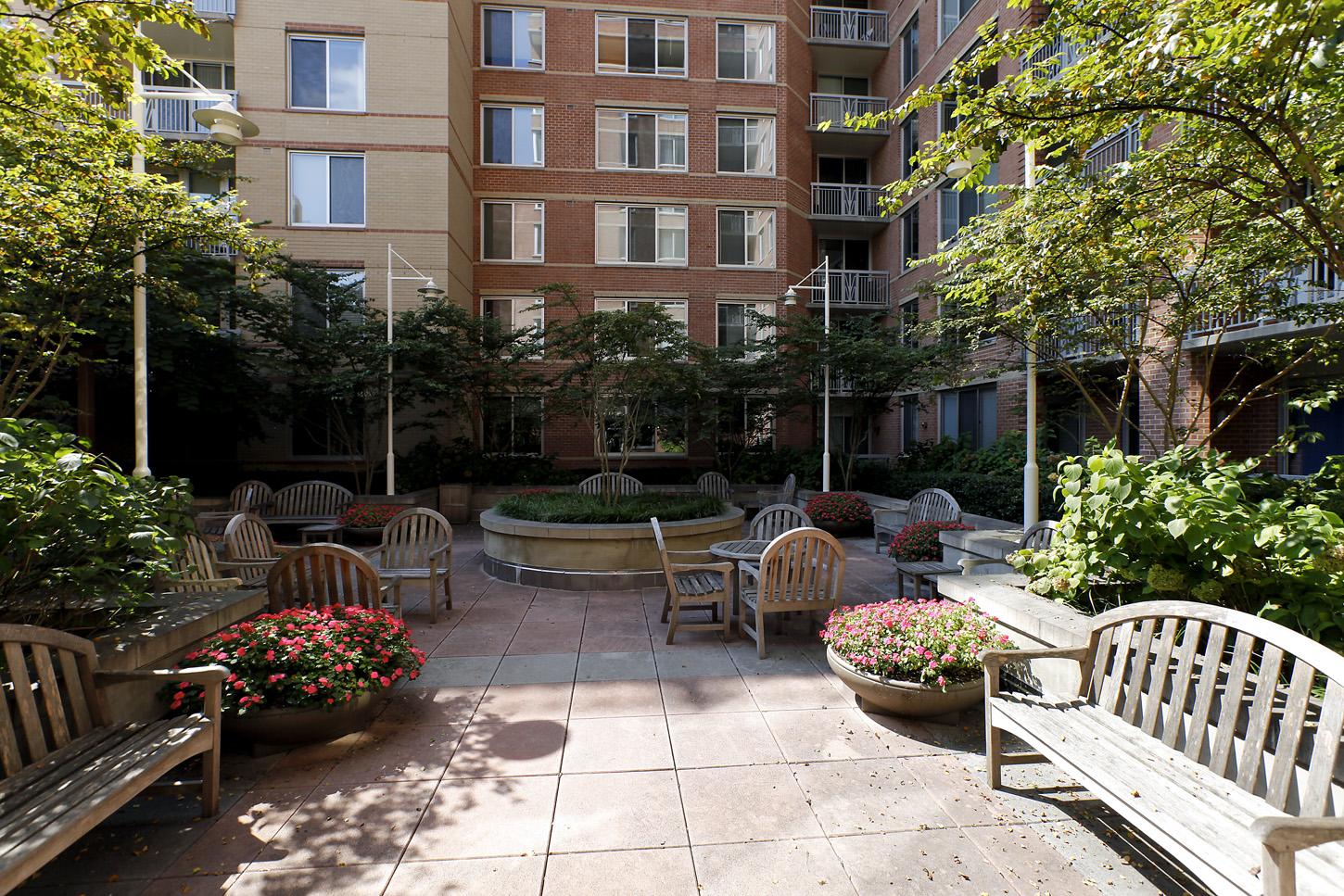 Phoenix – Arlington VA Condos | Every building. Every listing.