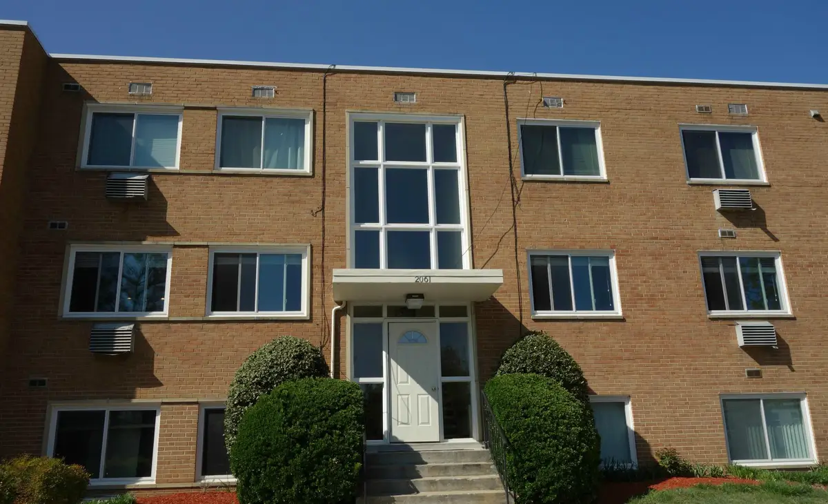 Exterior view of Beverly Arms condominium building on Langston Blvd in Arlington, VA.