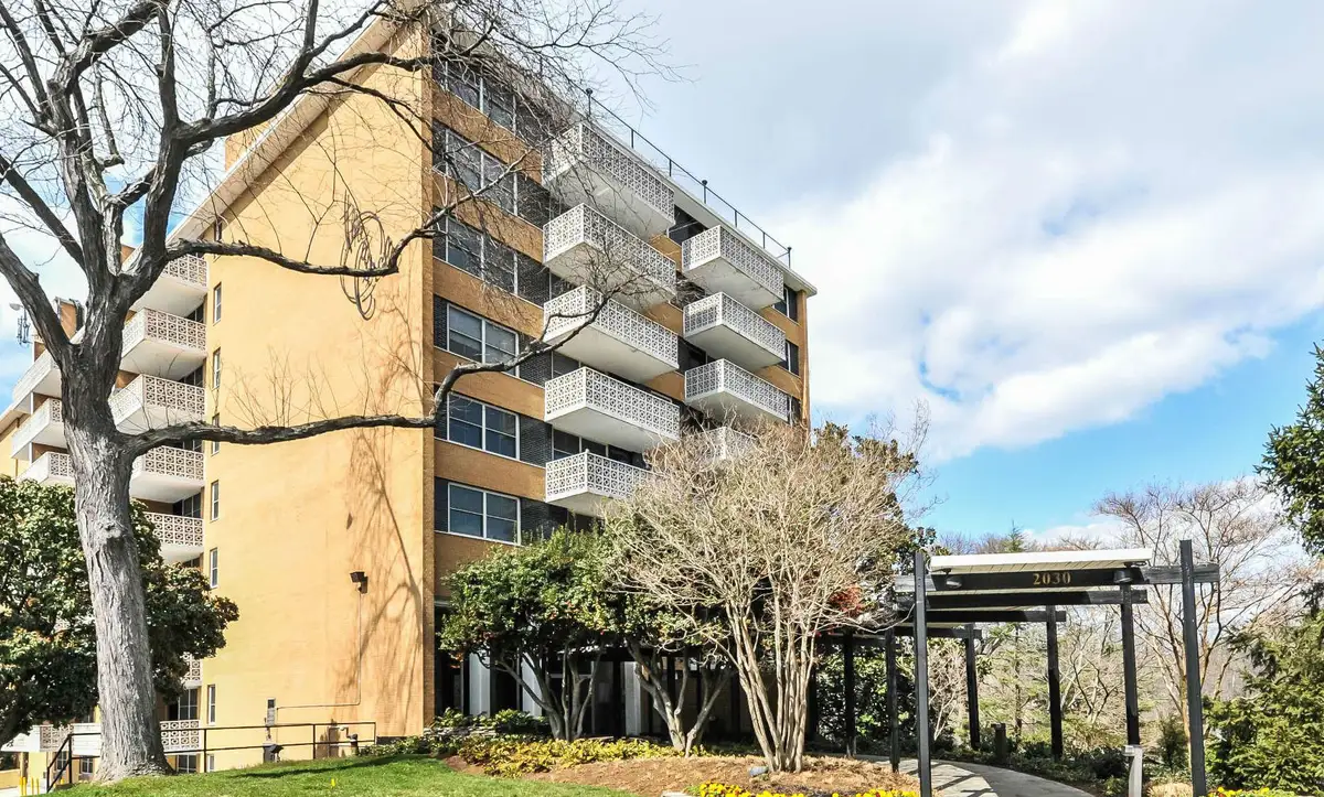 Exterior view of The Circle condominium building on Langston Blvd in Arlington, VA.