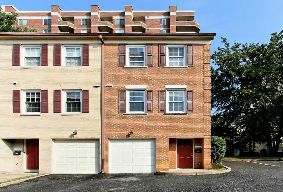 Exterior view of Colin Place condo building in Courthouse, Arlington, VA