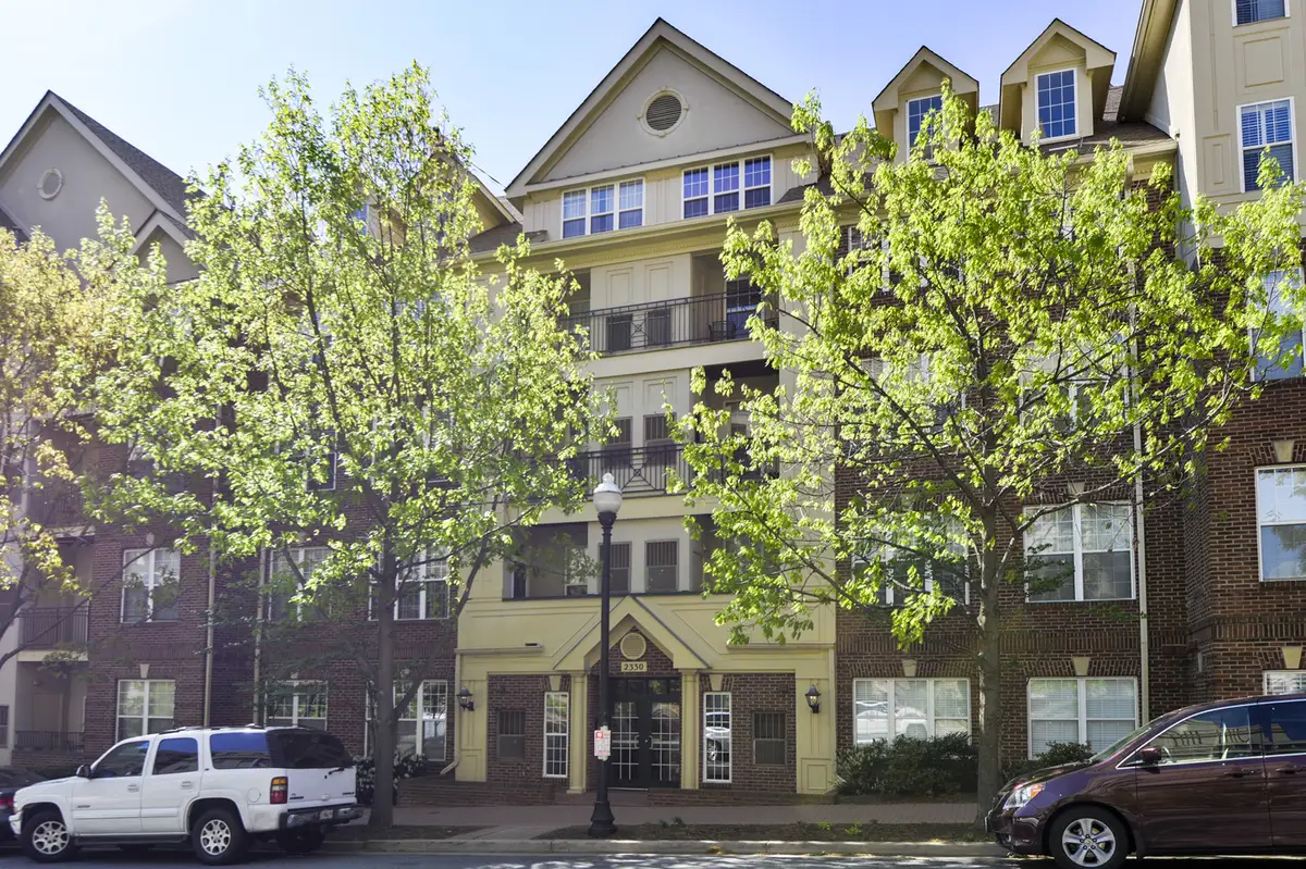 Building exterior photo of Courthouse Hill condominiums in Courthouse, Arlington, VA.