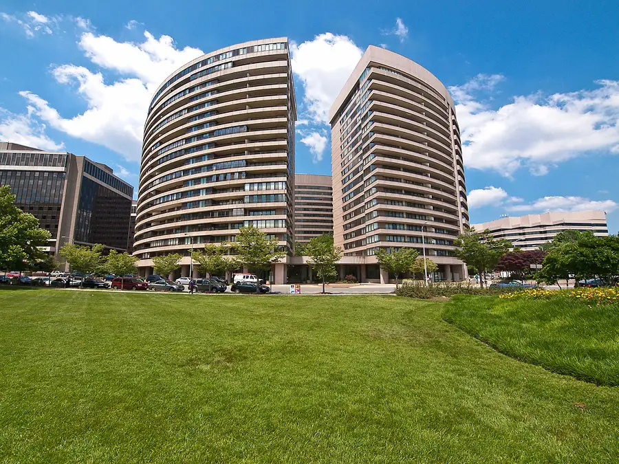 Building exterior photo of Crystal Gateway condominium in Crystal City, Arlington, VA