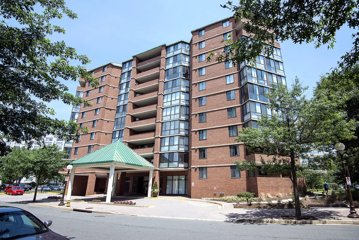 Exterior view of Eastview at Ballston condominium building in Ballston, Arlington, VA.