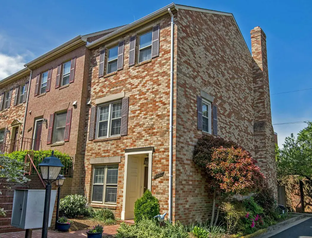 Exterior view of Jackson Court condominium building in Virginia Square, Arlington, VA