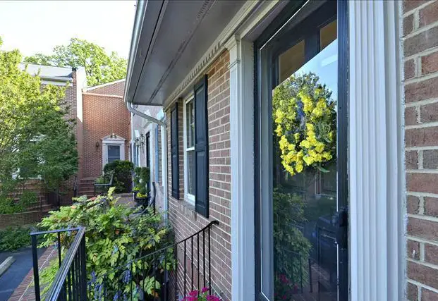 Building exterior photo of Oak Grove condominiums on Langston Blvd in Arlington, VA.